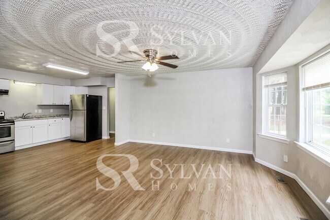 Building Photo - 1023 Keel St