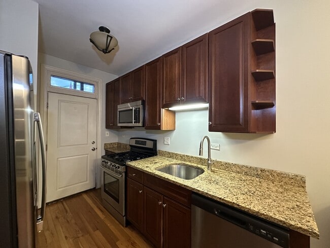 Building Photo - 749 W Addison St