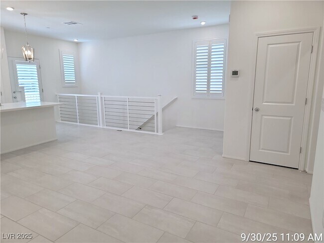 Foto del edificio - 8671 Luxuriant Ave