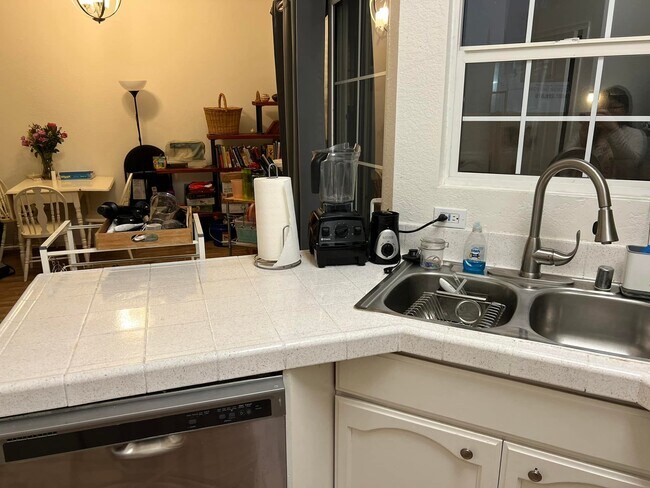 Foto del edificio - 6442 Vineland Ave