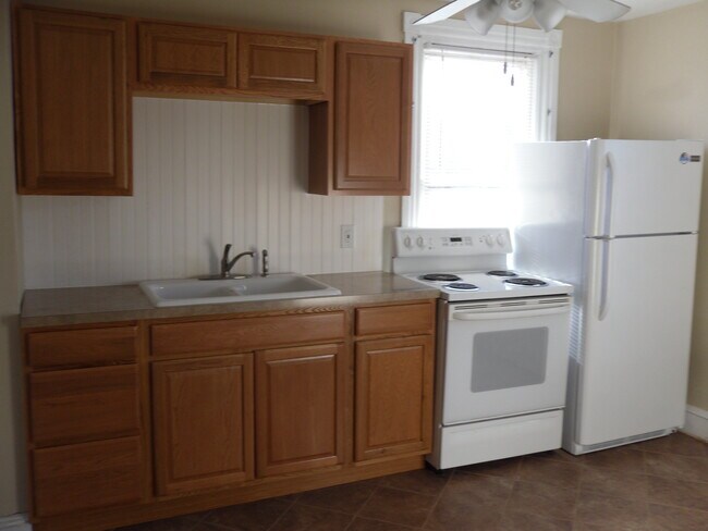 Kitchen - 40 Logan Ave