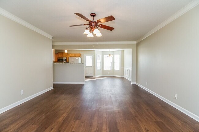 Building Photo - 1449 Westview Dr