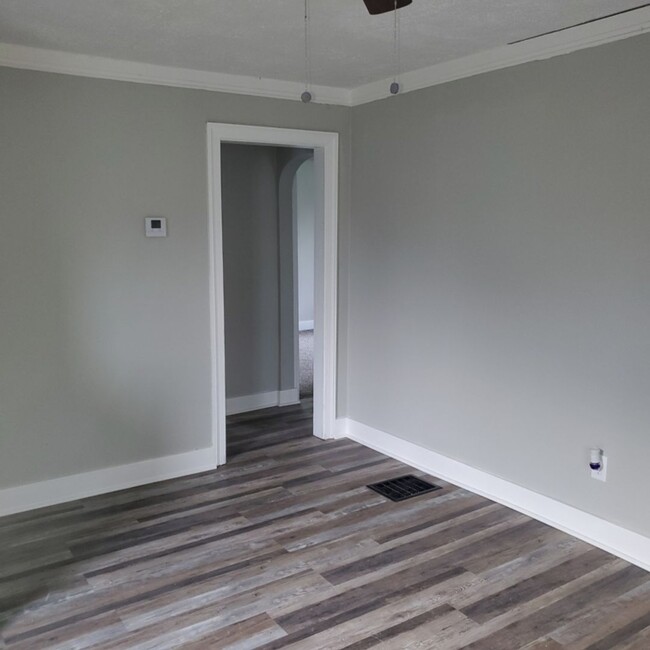 Building Photo - 4 BDRM HOUSE FOR RENT