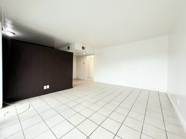 Foto del edificio - 10130 S Inglewood Ave