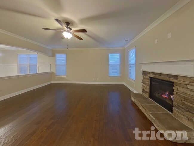 Building Photo - 910 Southfork Dr