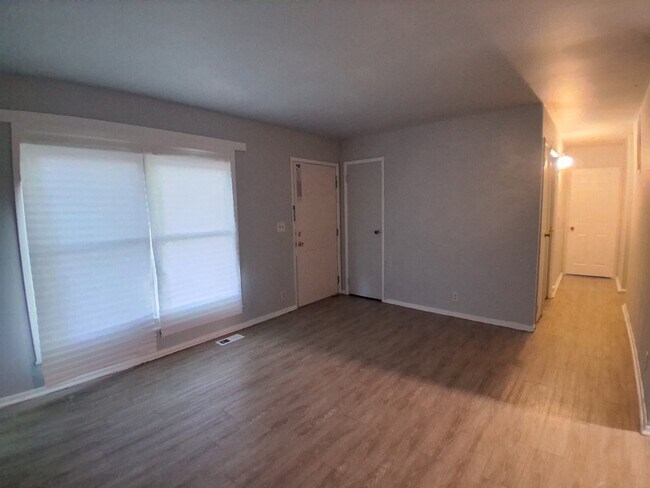 Foto del edificio - 804 Knollcrest Dr