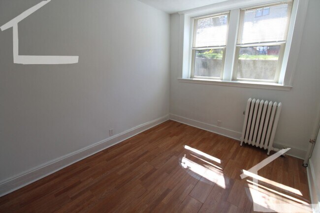 Foto del edificio - 130 Brainerd Rd