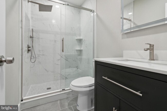 Building Photo - 417 W Elm St