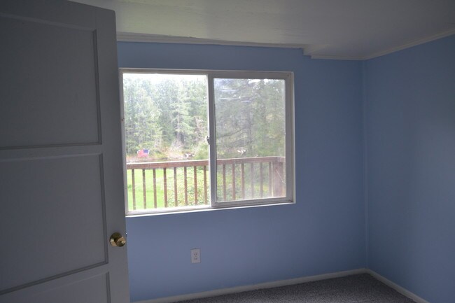 Foto del edificio - 1174 SE Deep Lake Rd
