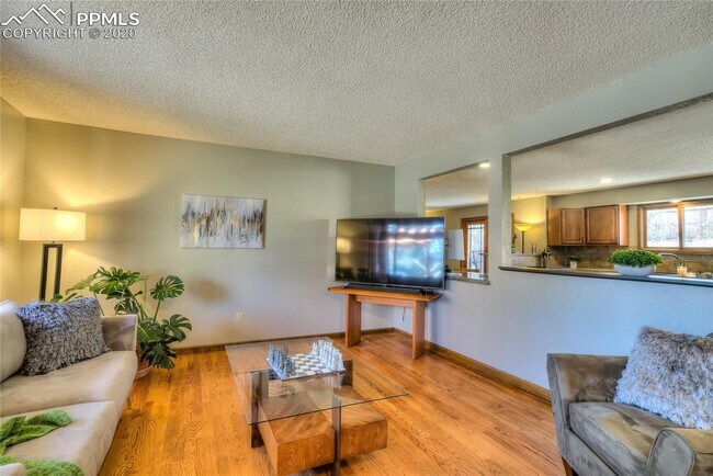 Building Photo - Walk to Country Club! D12 schools! 6 beds,...