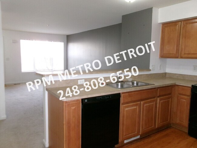 Building Photo - MOVE IN READY CONDO IN TROY