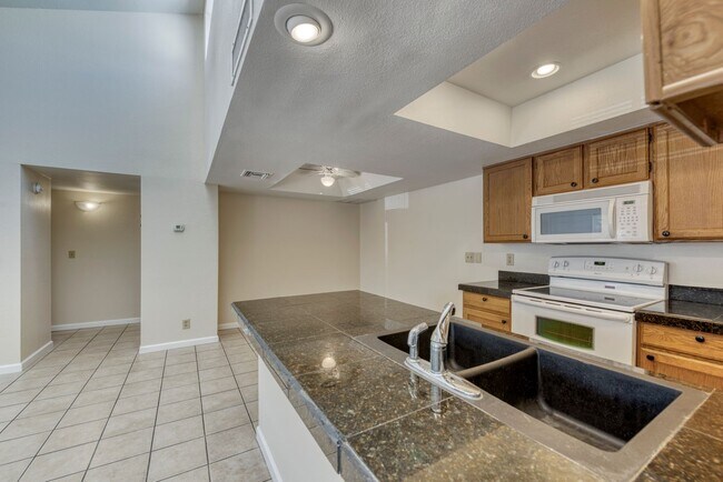 Foto del edificio - Wonderful 3 bedroom close minutes to ASU!!...