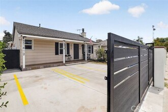 Building Photo - 6514 Kraft Ave
