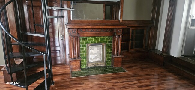 Foto del edificio - 826 W 10th St