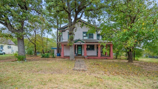 Foto del edificio - 305 W Court St