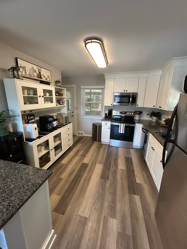 Foto del edificio - 7907 Elmhurst Ave NW