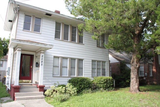 Building Photo - 2585 Myra St