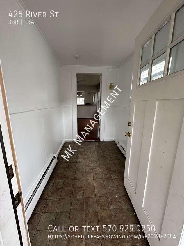 Primary Photo - 3 bed/1 bath