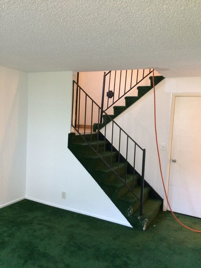 Building Photo - West Valley Duplex