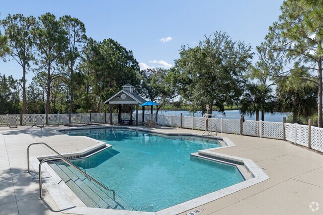 Piscina - Riverside Apartments