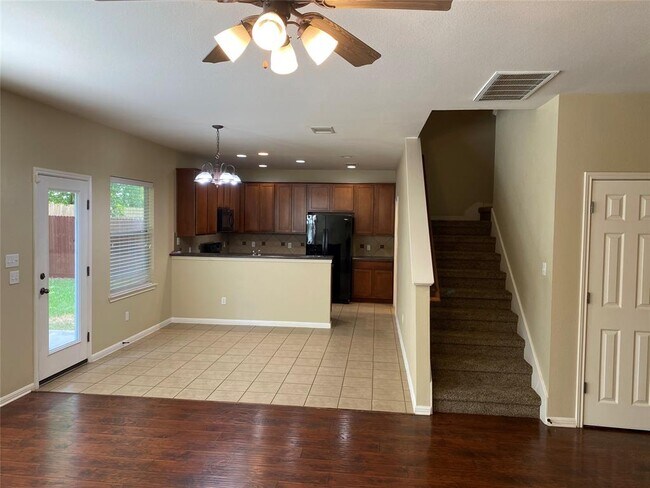 Building Photo - 30318 Bumble Bee Dr