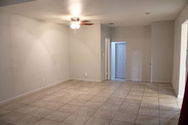 Foto del edificio - RENOVATED 2-BEDROOM TOWNHOME IN AHISD