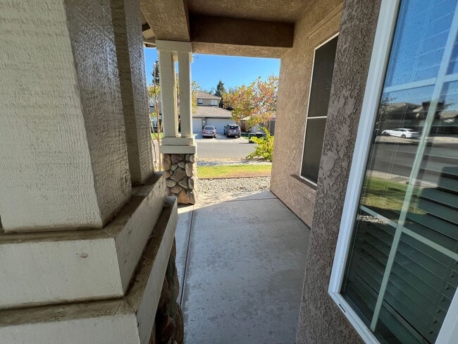 Foto del edificio - 4-bedroom single story located in Sylvan S...