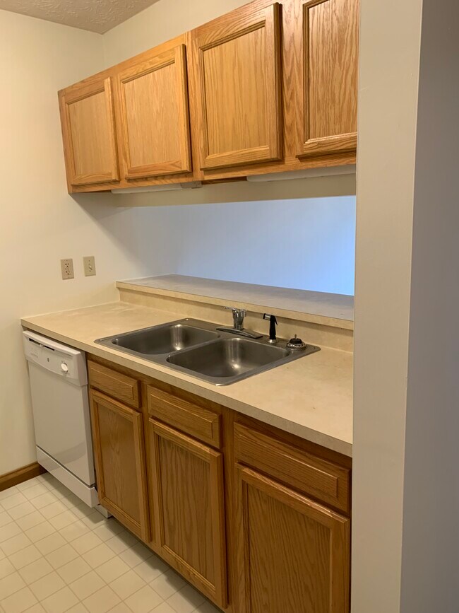 Kitchen - 6048 E Pea Ridge Rd