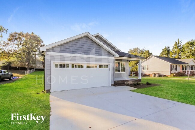 Building Photo - 1213 Carolyn Ave