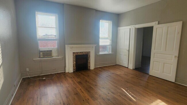 Building Photo - Apartment with Bonus Space & Hardwood Floors