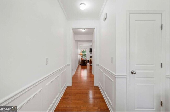 Foto del edificio - 6045 Falls Landing Dr