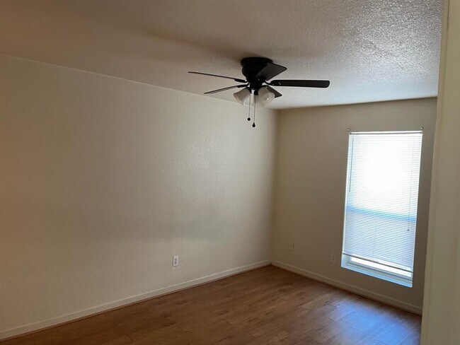 Building Photo - 8100 Creekbend Dr