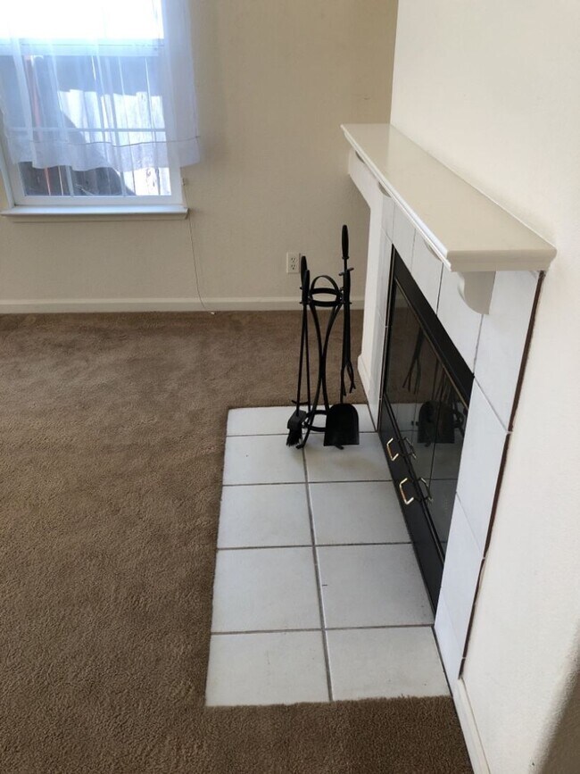 Building Photo - 3 Bed 2.5  Bath House in South Davis