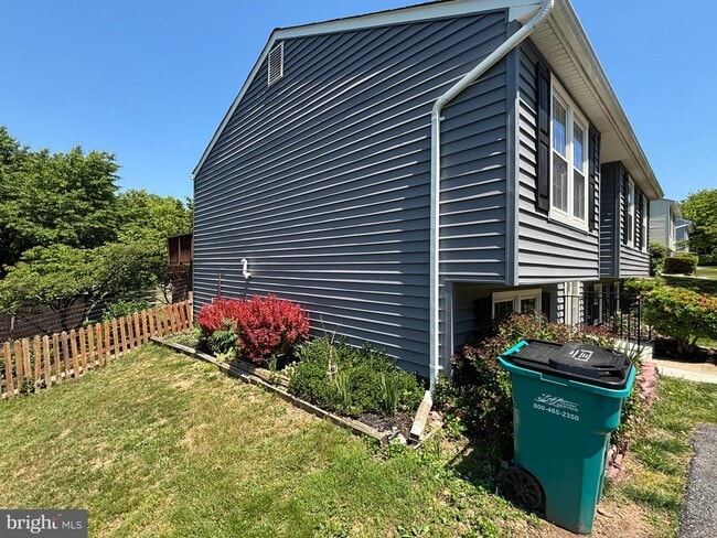 Building Photo - 25936 Largo Ct