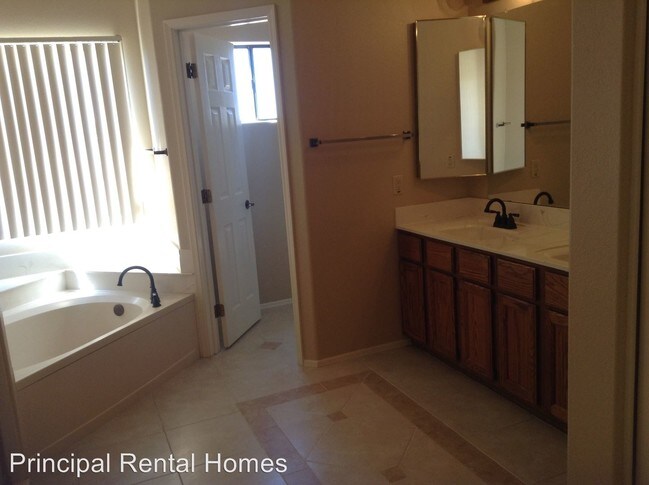 Building Photo - 1111 W Antelope Creek Way