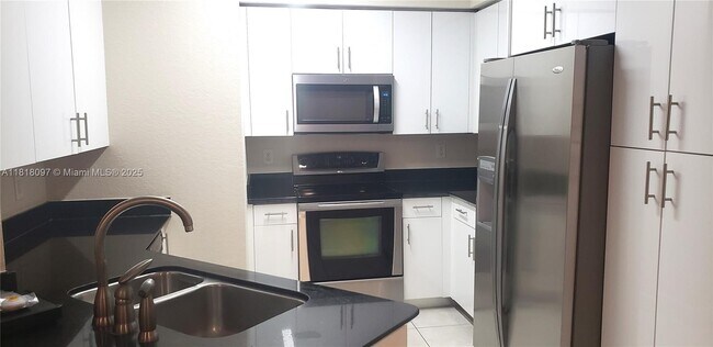 Foto del edificio - 1830 Radius Dr
