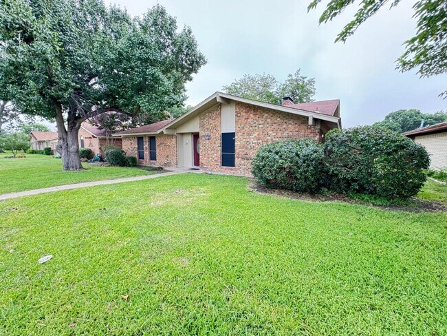 Photo - 606 Grinnell Dr House