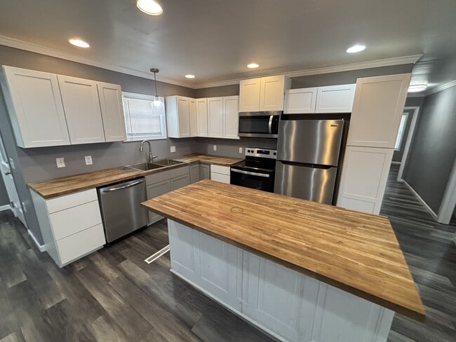 Building Photo - 362 Canady St