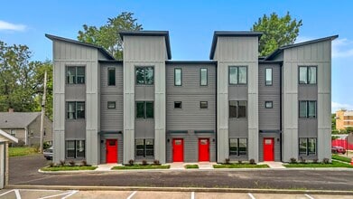 Building Photo - 204 E 17th St