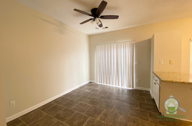 Foto del edificio - 302 Claybrooke Dr