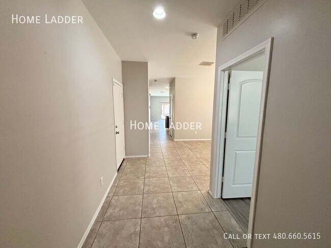 Foto del edificio - 10453 E Cliffrose Ln