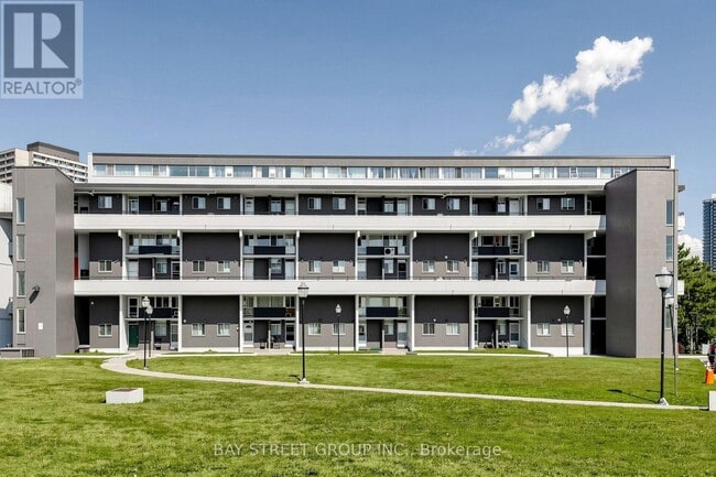 Building Photo - 55 Sunny Glenway