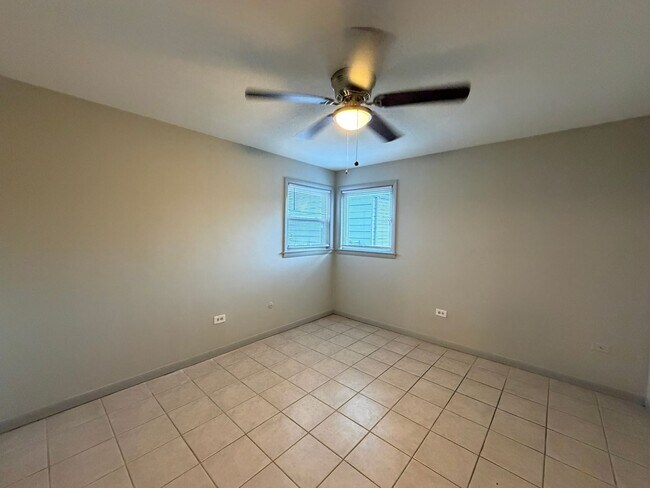 Foto del edificio - 8039 W Grand Ave