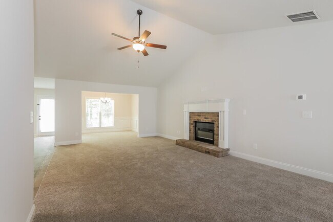 Foto del edificio - 128 Heartland Cir