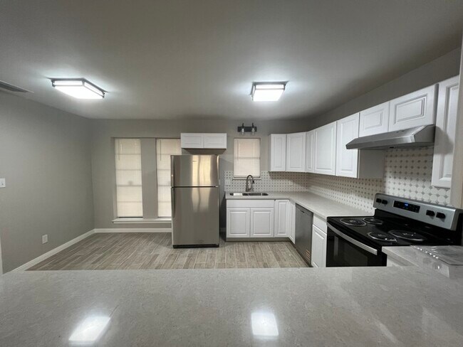 Foto del edificio - 1110 Falcon Dr