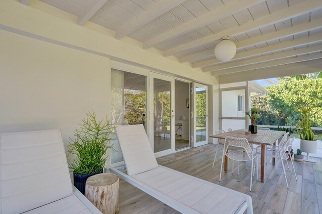 Building Photo - 1299 SW 9th St