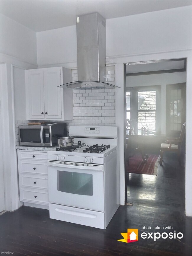 Foto del edificio - 3 br, 1 bath Triplex - 2621 Idlewood Road 1