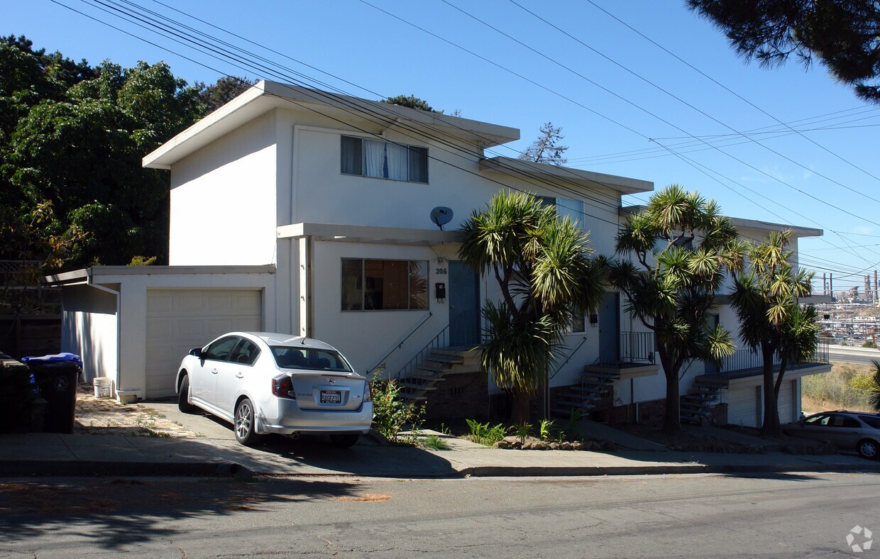 Primary Photo - 200-206 Marine St
