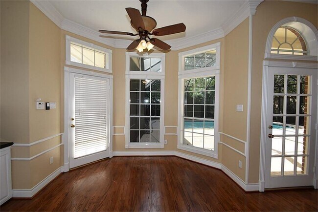 Foto del edificio - 9307 Shady Ln Cir