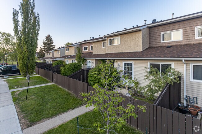 Photo du bâtiment - Hooke County Townhomes